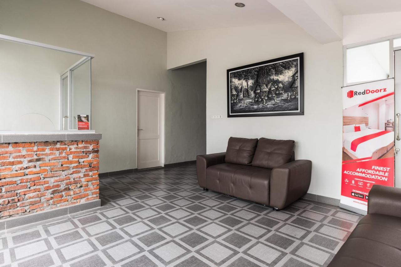 Reddoorz Plus Near Rs Usu Medan 2 Εξωτερικό φωτογραφία