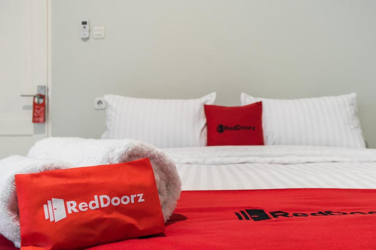 Reddoorz Plus Near Rs Usu Medan 2 Εξωτερικό φωτογραφία